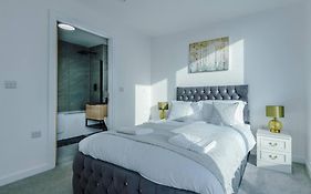 Stunning 2-Bed Premium Apartment - Free Wi-Fi