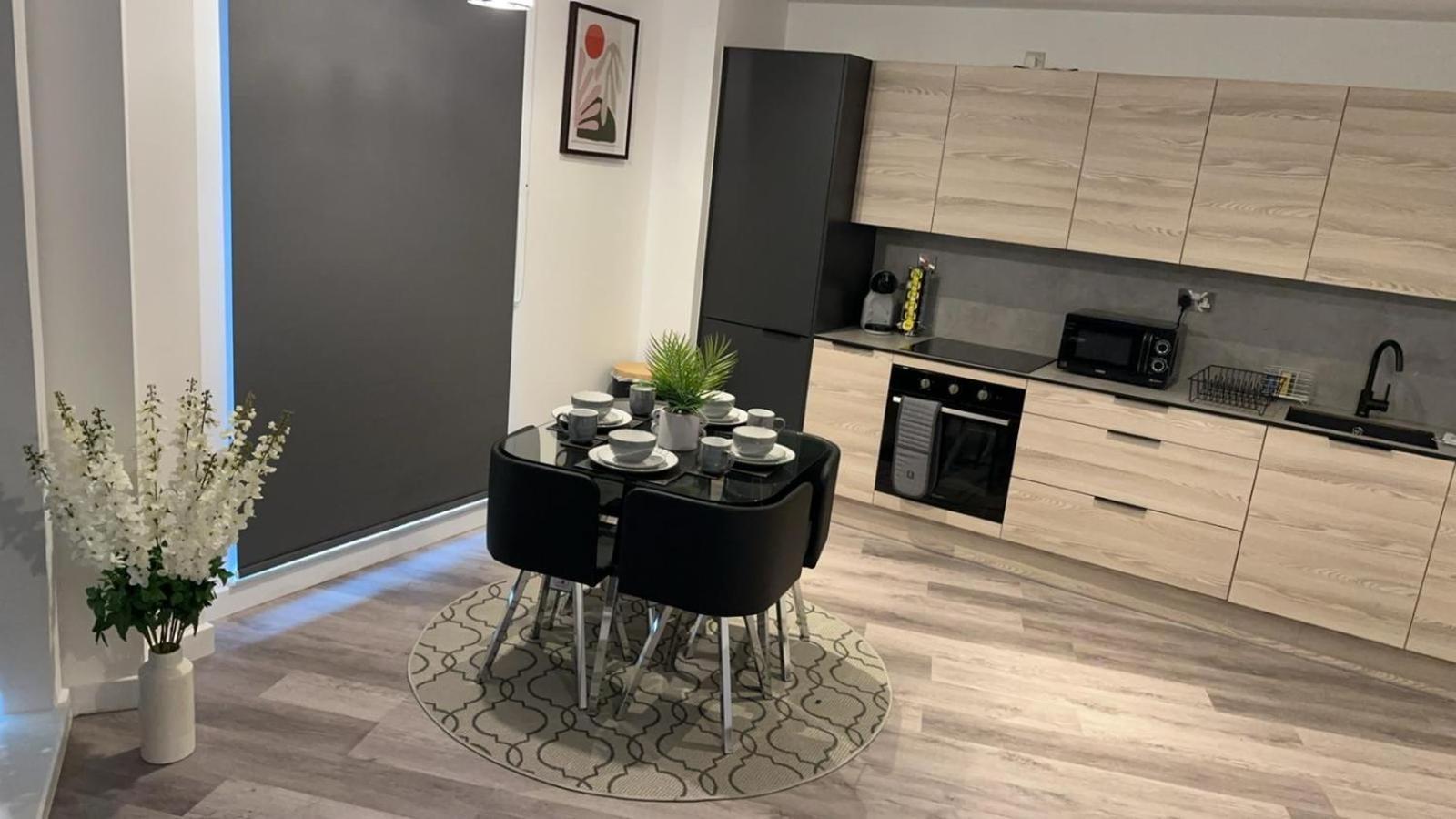 Stunning 2-Bed Premium Apartment - Free Wi-Fi Preston  Exterior photo