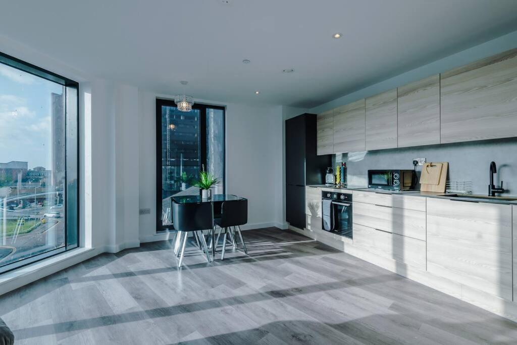 Stunning 2-Bed Premium Apartment - Free Wi-Fi Preston  Exterior photo