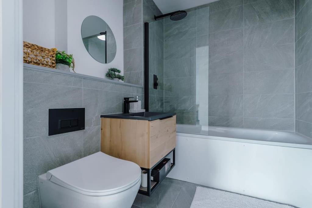Stunning 2-Bed Premium Apartment - Free Wi-Fi Preston  Exterior photo